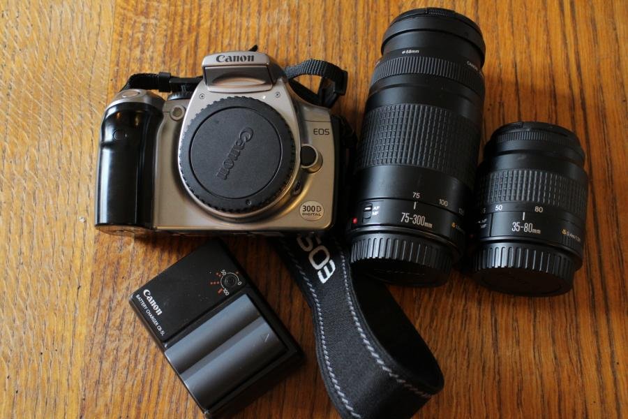 Canon camera digitale kit 75-300 35-80 tres bon etat